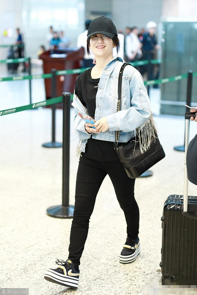 谢娜同款粉白格连衣裙,谢娜穿三宅连衣裙