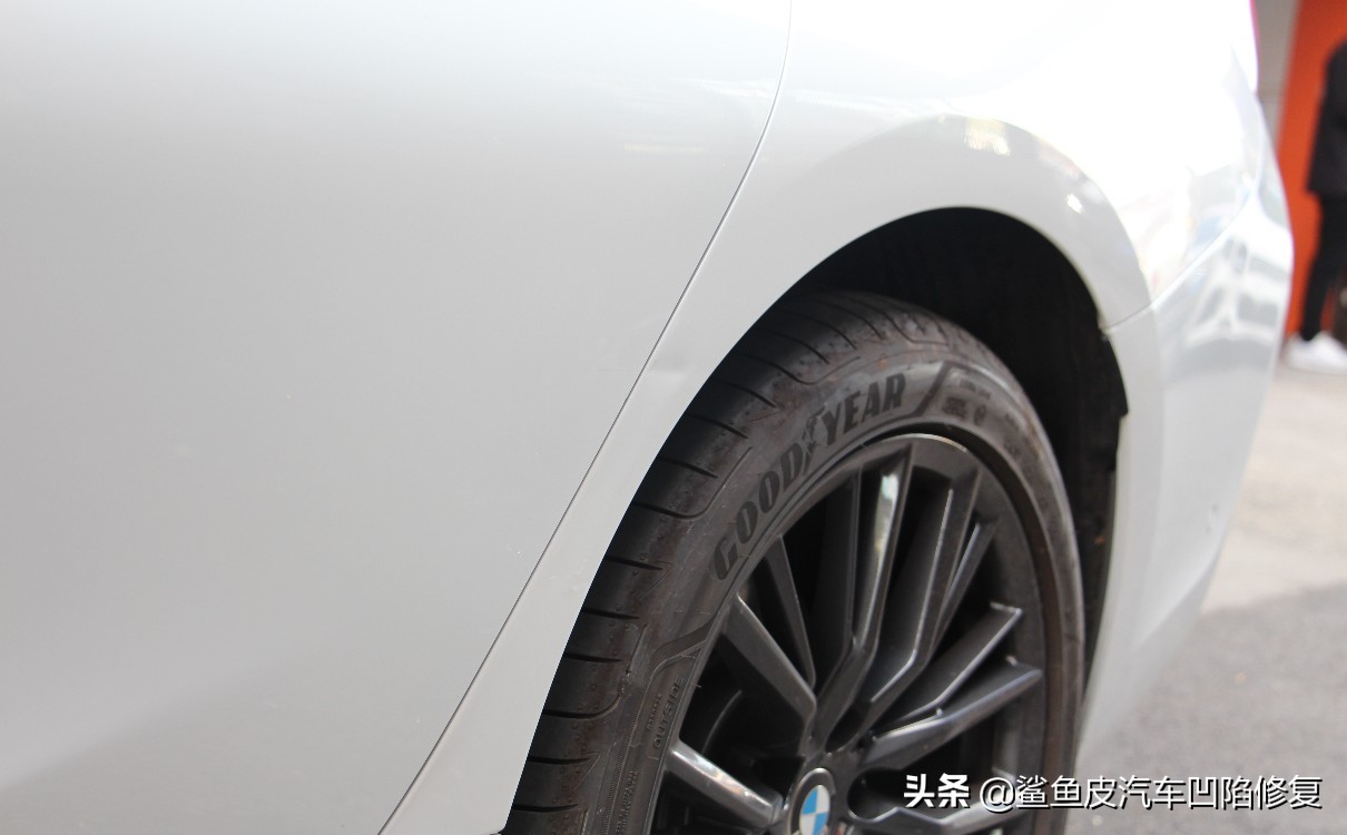 叶子板凹陷修复视频,汽车叶子板凹坑无痕修复多少钱