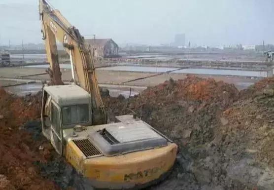 开了好多年挖掘机技术不行,经营挖掘机六年才挣了20万