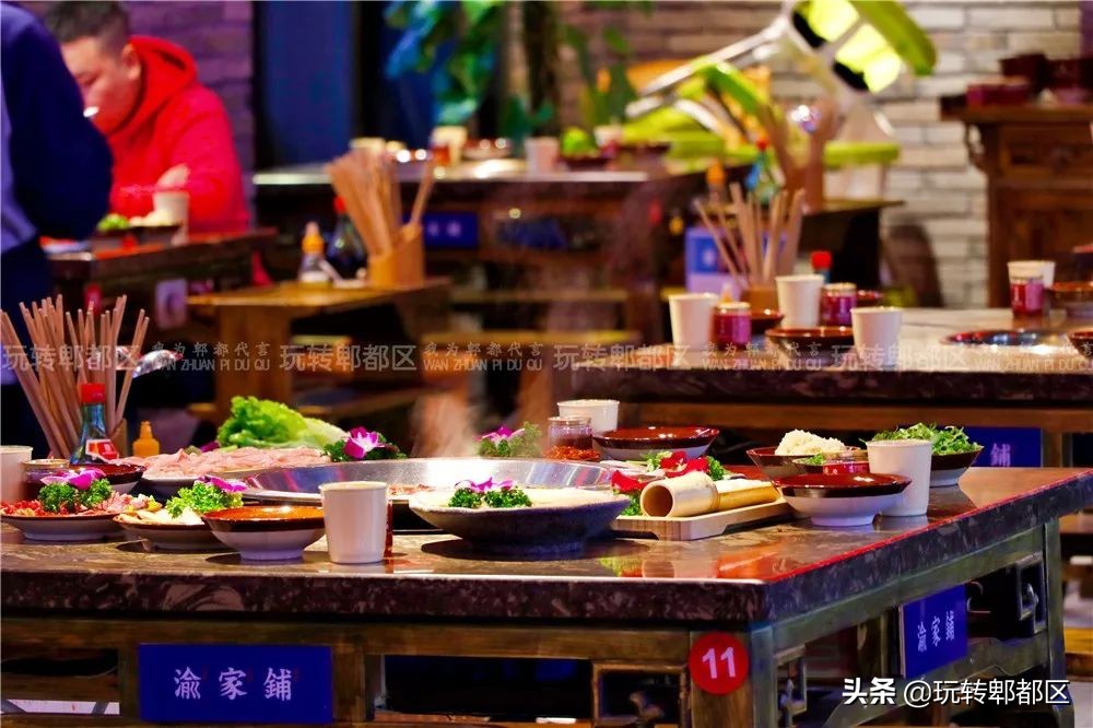 重庆来的集市火锅，就在郫都区蜀都万达！！吃相因去喽