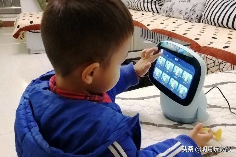 陪伴机器人儿童学习,ai早教学习机器人哪个好用