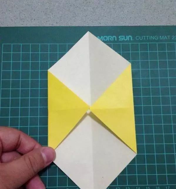 迎接新年的剪纸灯笼,做灯笼来点过年的气氛吧