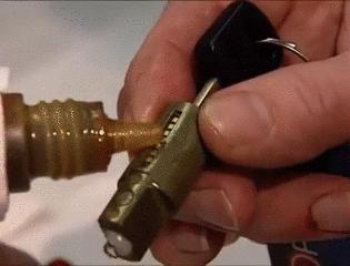 锁有没有可能自己锁上,锁打开了怎么锁上