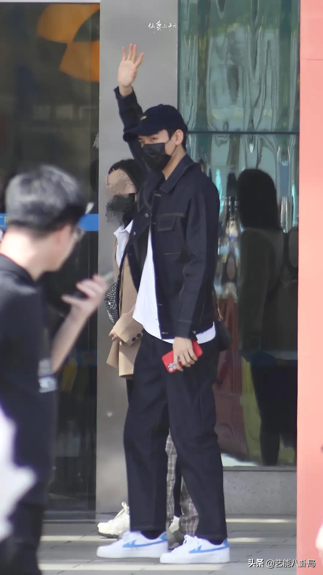 连夜换鞋，抛弃终身代言，明星*制抵**辱华品牌！耐克阿迪股价大跌