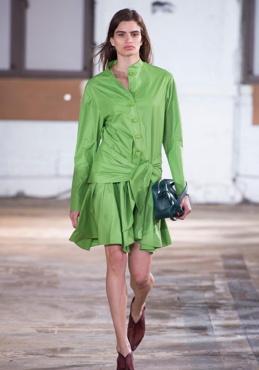 泫雅夏日必备,泫雅牛油果绿色毛衣