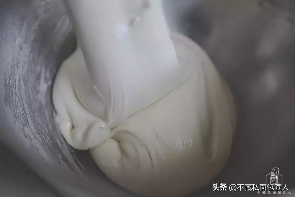面团粘手了怎么补救,做吐司面团粘手是什么原因