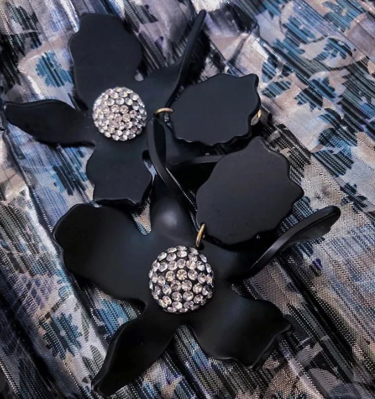 珍珠耳钉优雅永不过时,经典大方的耳钉