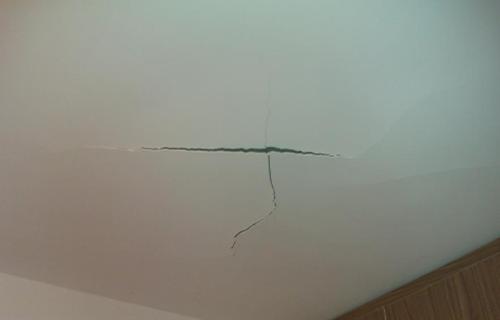 房顶裂缝最佳处理方法,房顶裂缝最好修补办法