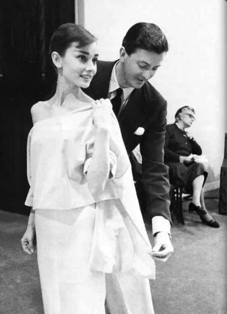 奥黛丽赫本：绝世容颜背后的秘密！