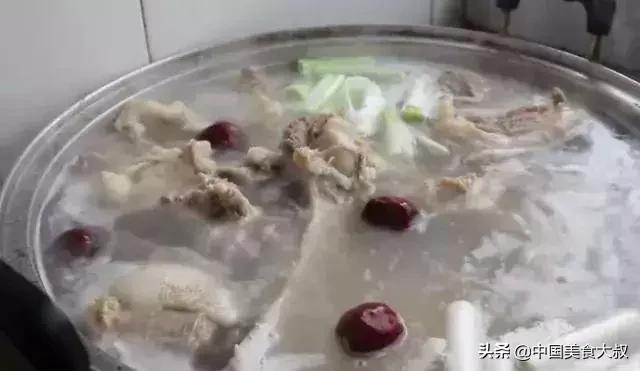 羊汤怎么熬才好喝,羊汤怎么熬白得快呢