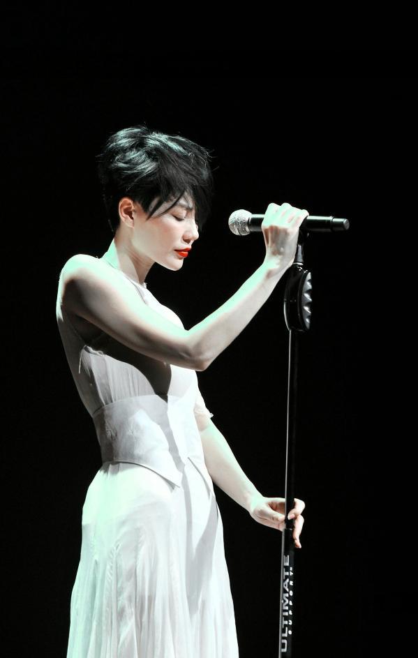 盘点谢霆锋王菲复合过程,谢霆锋王菲恋情的坎坷岁月回顾