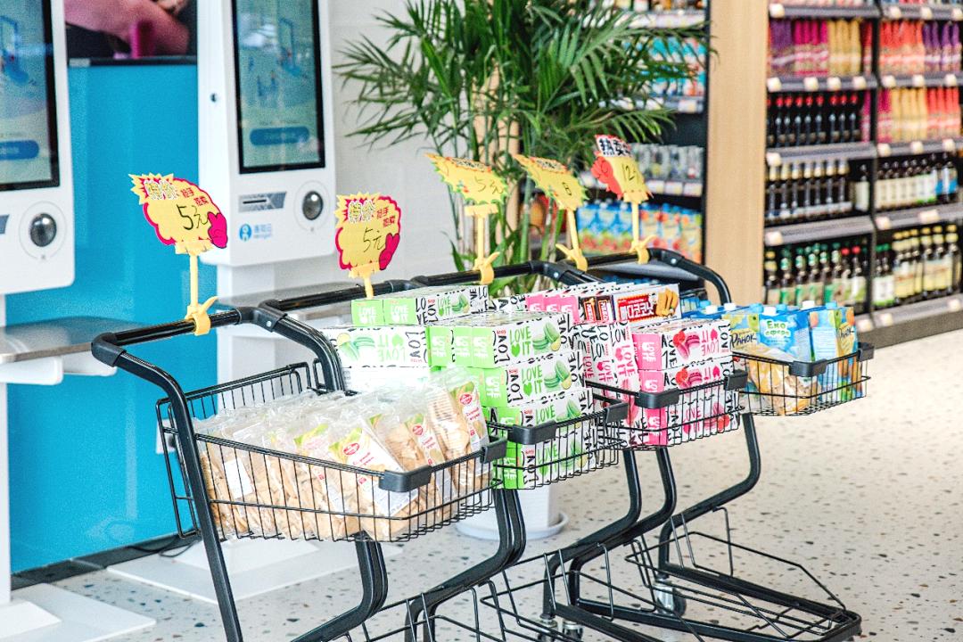 俄罗斯风情一条街必买清单,俄罗斯小镇美食街