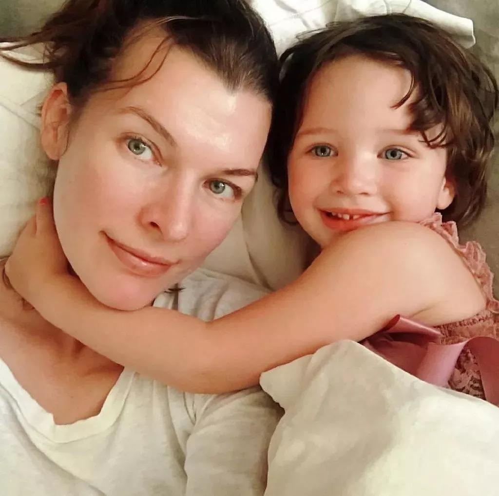 能被称“最美女战神”，可不只是她打了15年丧尸