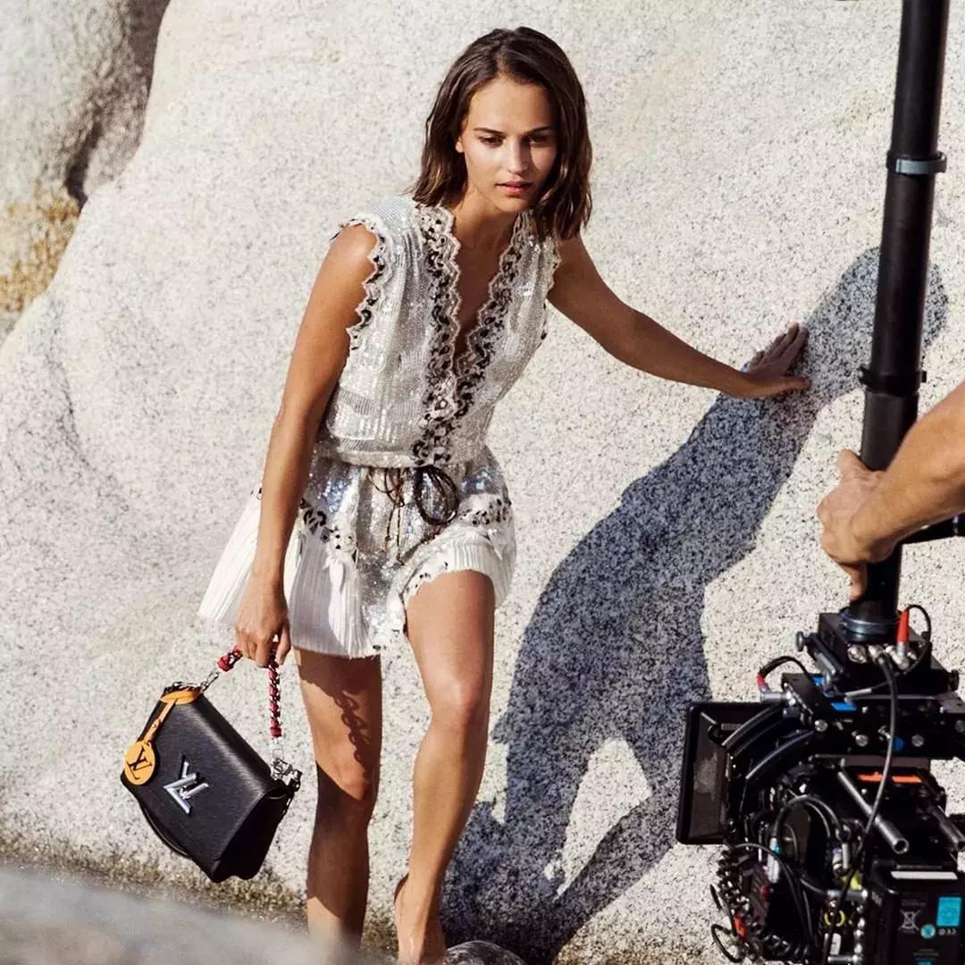 能让唐嫣和张曼玉撞款的，也只有这个包了！