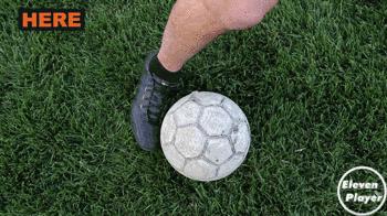 足球基本知识和球性,足球基本功训练拉球绕过另一条腿