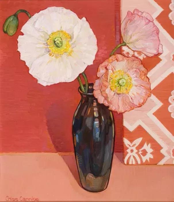 她72岁，画了50多年的画，花儿在她笔下都有了个性