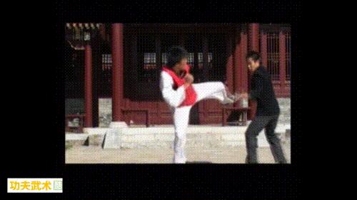 李小龙精武门连环八腿双截棍,李小龙短棍格斗术教学视频