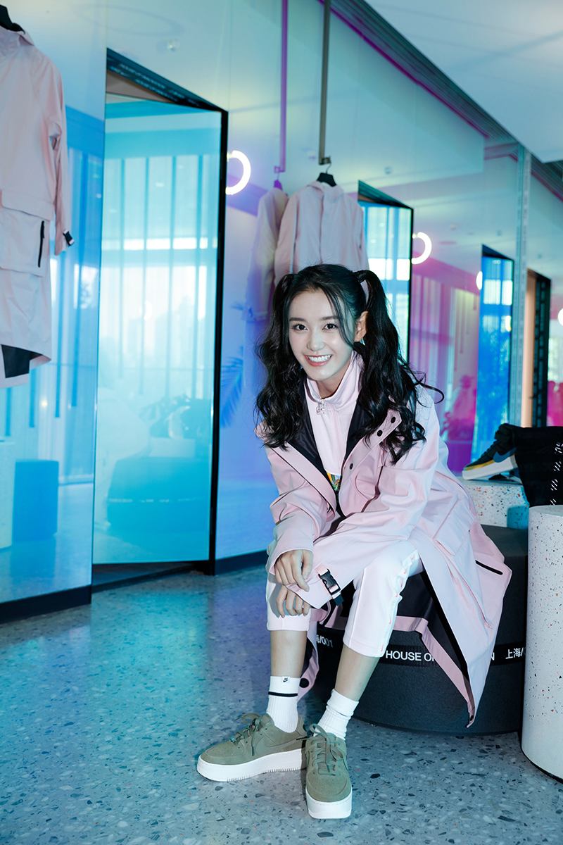 武磊于大宝点赞武大靖,蒋依依鼓掌画面