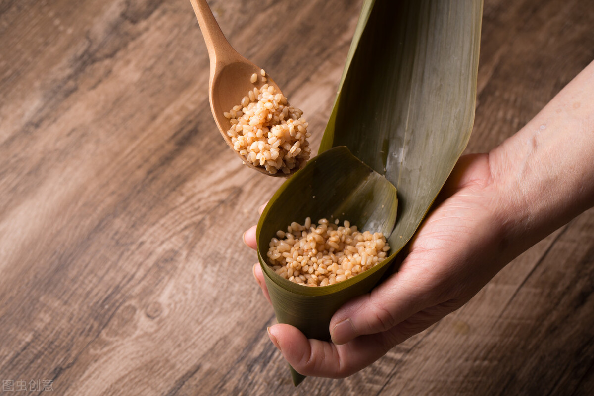 干的粽叶要怎样处理才能包粽子,粽叶怎样处理又软又不破