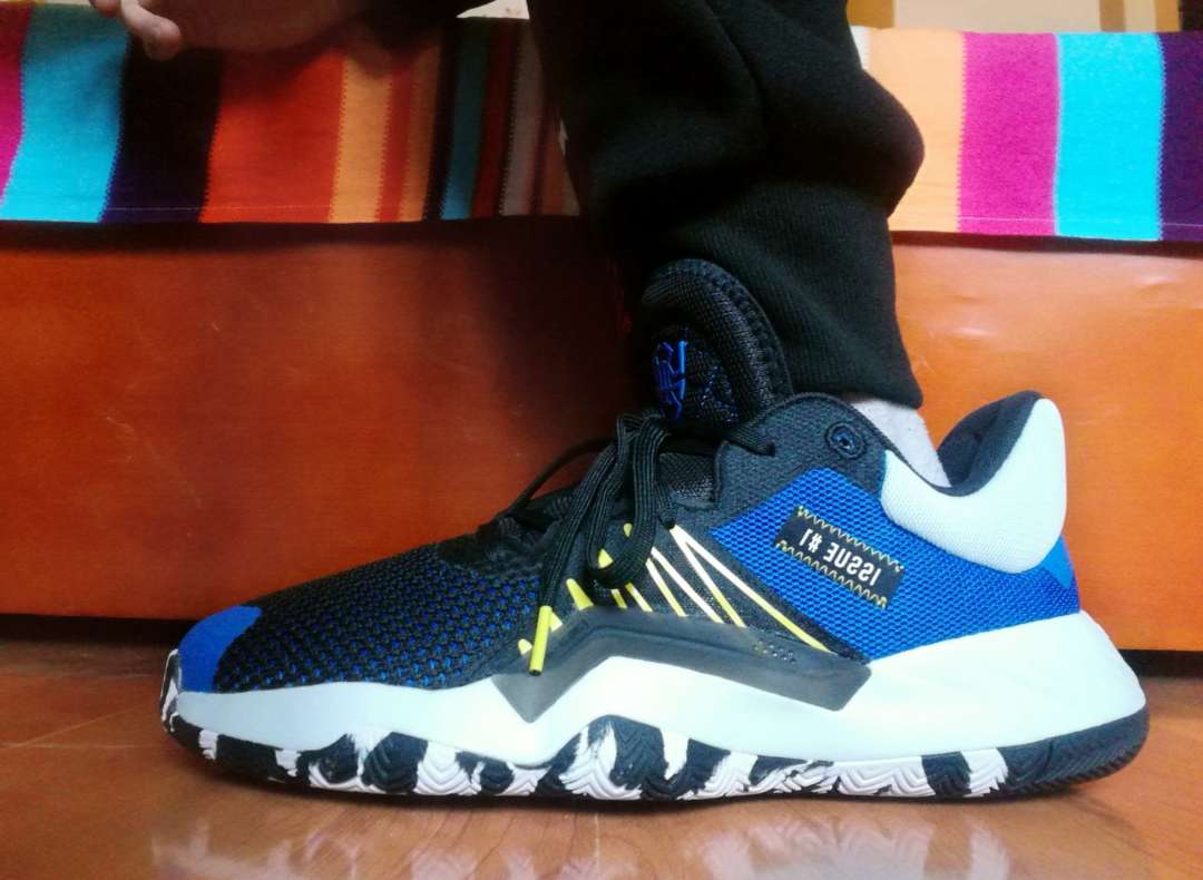 米切尔一代,300元档很值得入手的一双阿迪签名球鞋