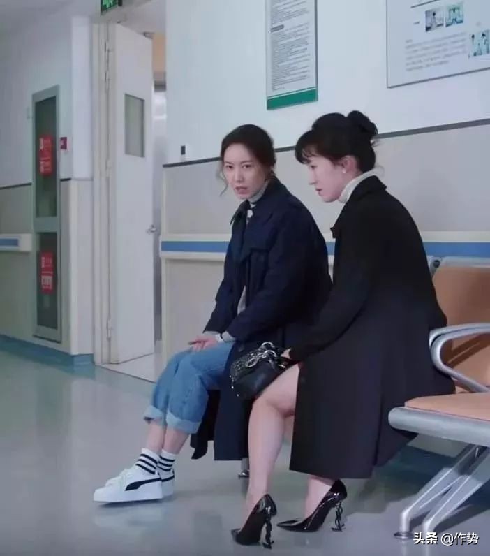 打开《挺好的》苏明玉两位嫂子的衣橱，二嫂穿的竟是国际大牌？