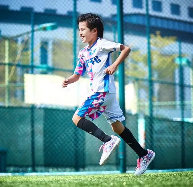 想要PK足球小将？这身装备助你一臂之力