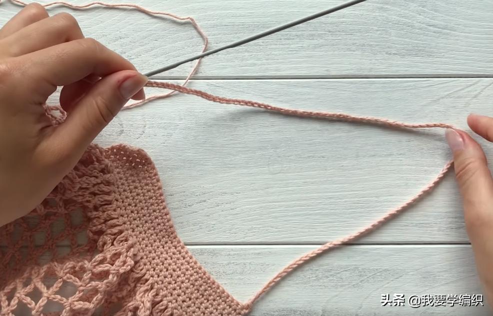 蝴蝶图案的塑料网格串珠包包教程,空心线塑料网格包包编织教程