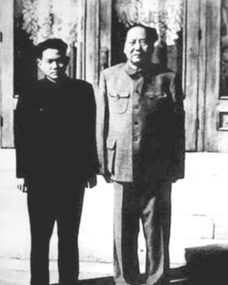 1950年高层贪官建小二楼，惹毛主席震怒，毛主席：拉出去枪毙