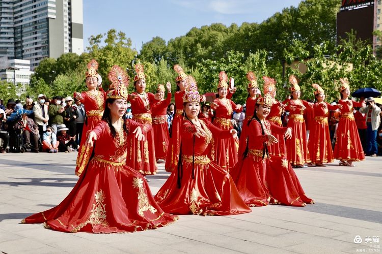 洛阳牡丹广场新疆舞视频,洛阳牡丹广场爵士舞