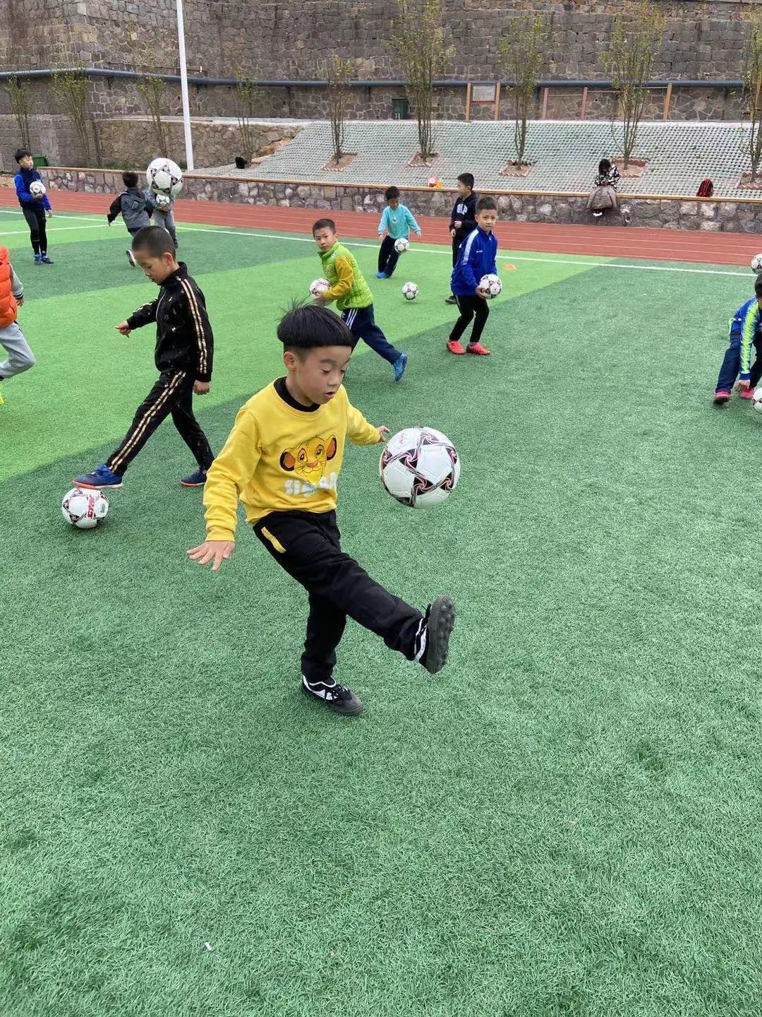 足球社团优秀社团事迹,学校活力足球社团活动