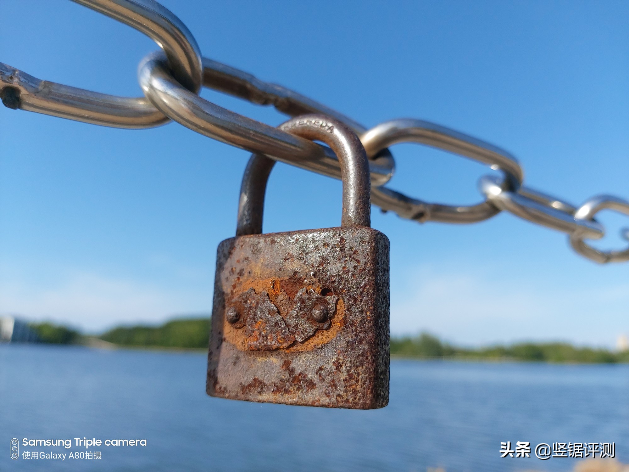 三星A80深度评测，6.7英寸全面屏，旋转摄像头设计