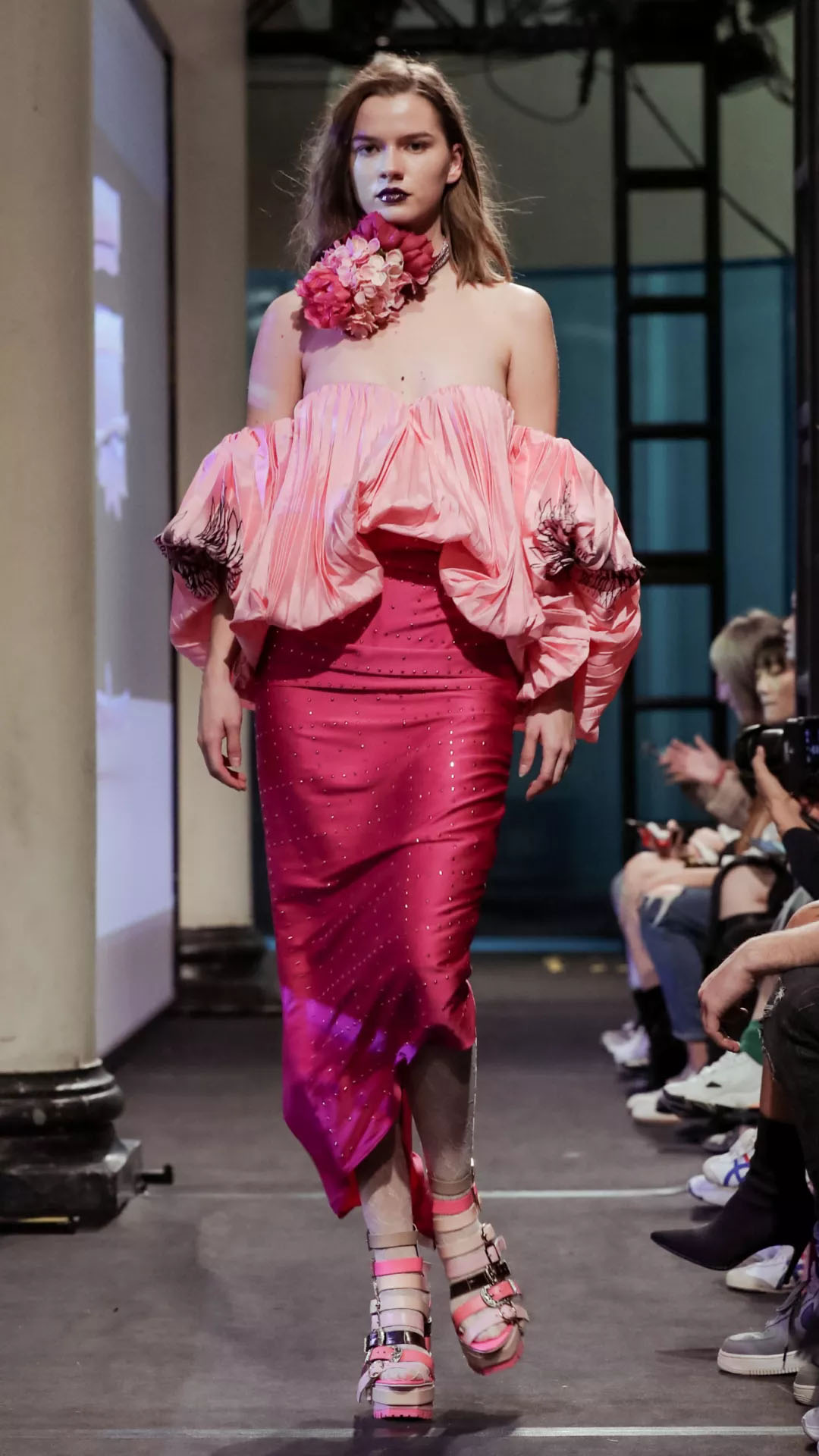 啥？这年头“杜蕾斯”都出时装了，这画风真的是让人一言难尽