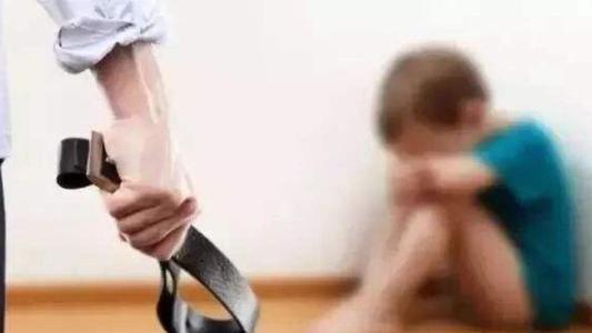 从小就被挨打的孩子长大会怎样,小时候经常被打的孩子长大会怎样