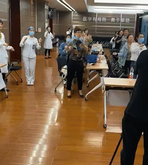 她们参加了一个健康沙龙，出来后整个人都变了？