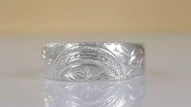 不用锡纸洗银首饰,快速清洗银首饰的方法