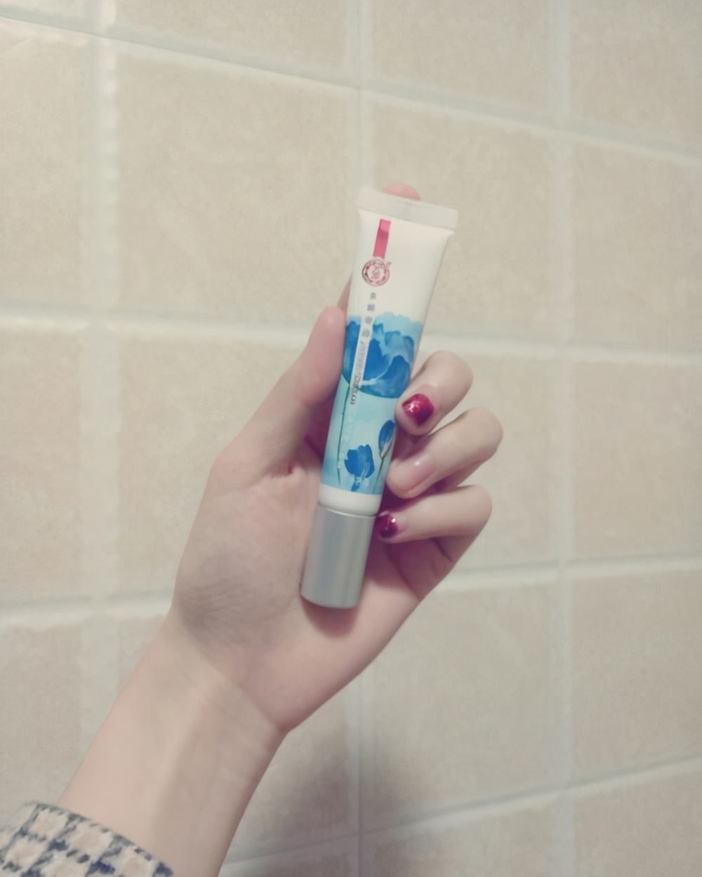 相宜本草紧致眼霜适合50岁女人用,眼霜化妆品测评