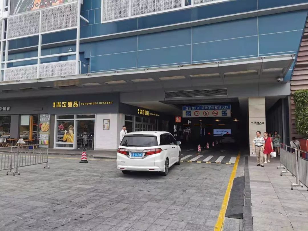 年销售额32亿！一个体育老师打造的商场，在深圳竟火了11年