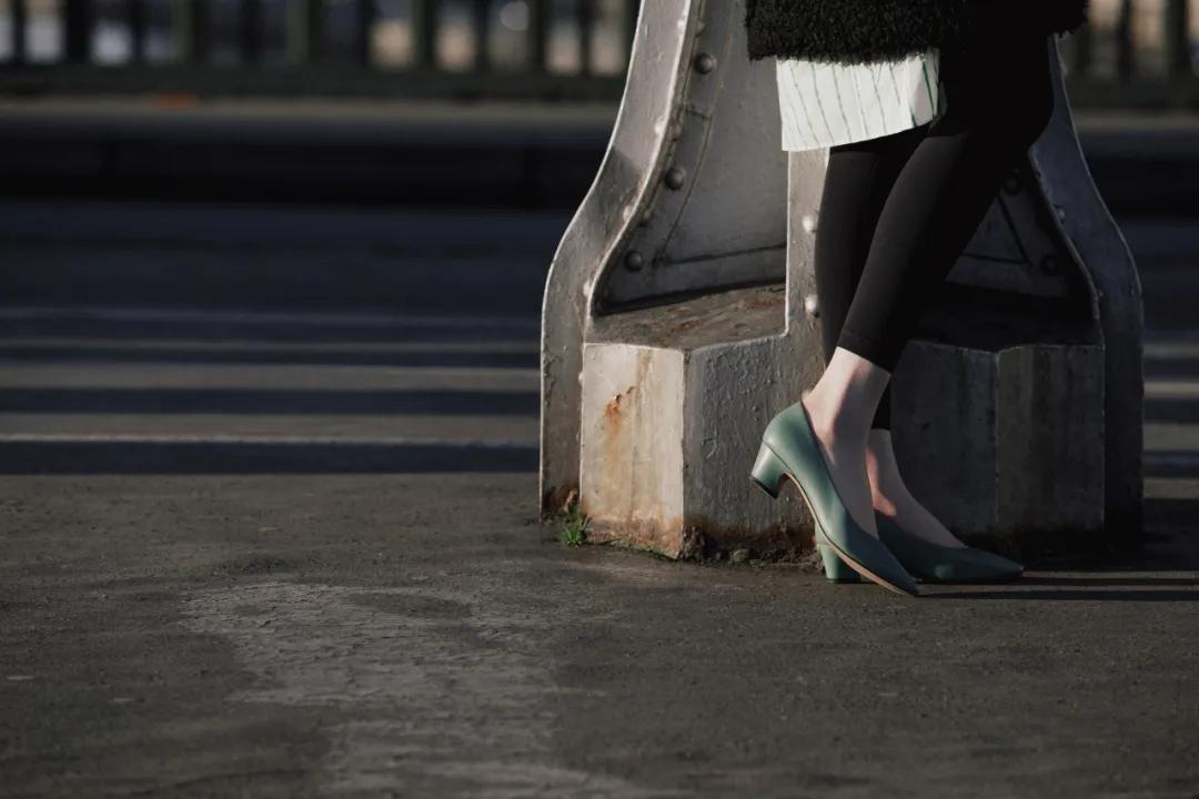 方头法式赫本风女单鞋粗跟,赫本风复古粗跟单鞋显脚瘦