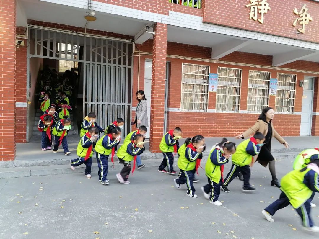 乘风破浪，逐梦而行——新县城关二小叶继昌校长2021元旦致辞