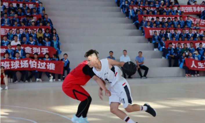 大学教室的“怪现象”，家长看到后哭泣，学生们该醒醒了