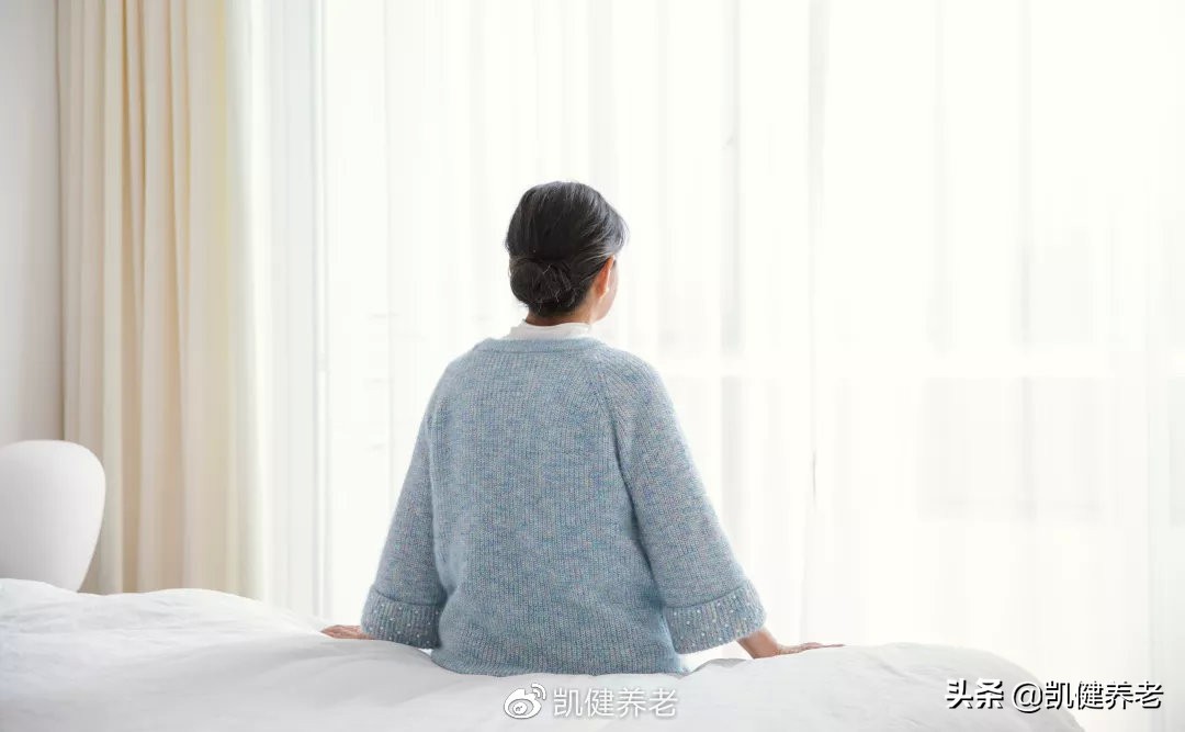 莫道桑榆晚为霞尚满天哪一年写的,莫道桑榆晚为霞尚满天是什么意思