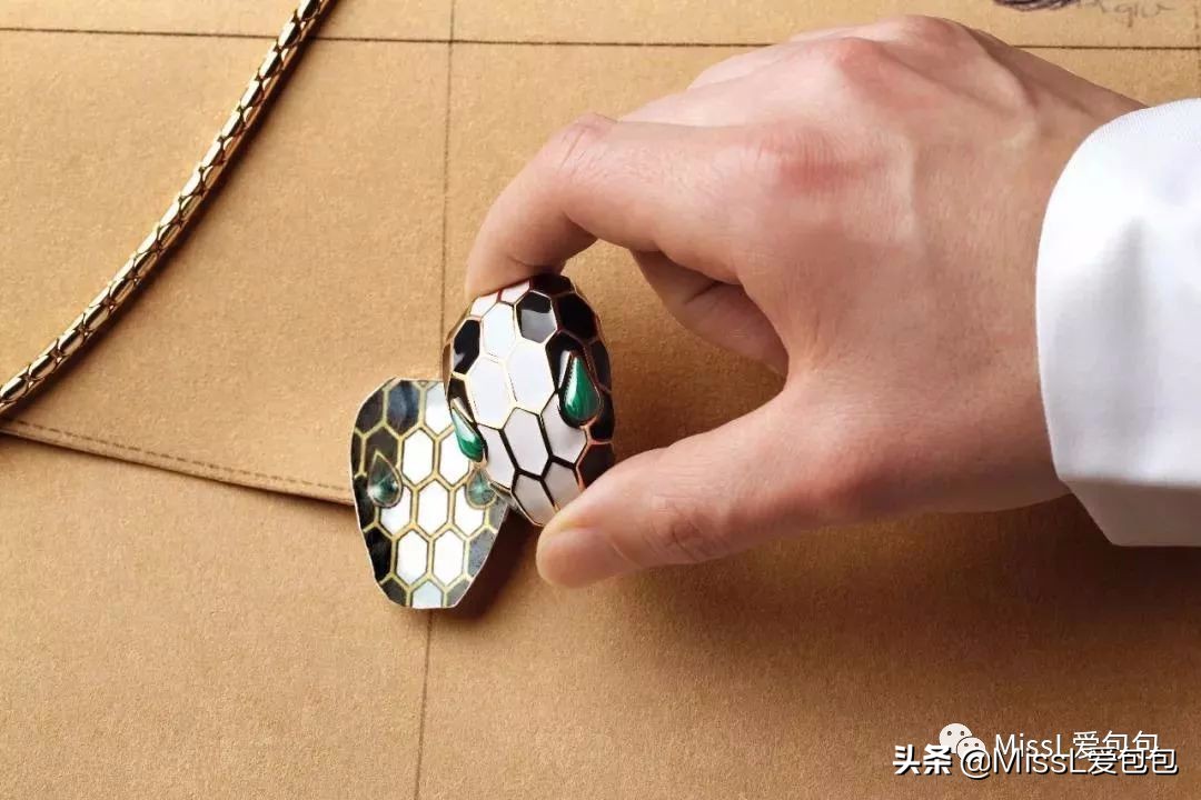 宝格丽bvlgari白色包,宝格丽带钻包包必买经典款