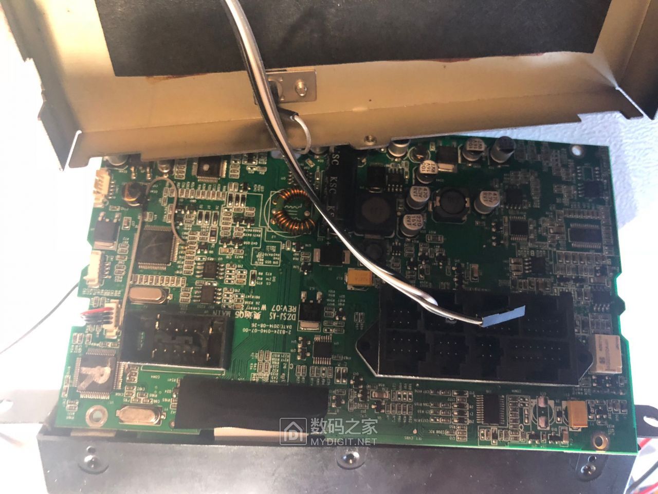 高能炫技爱折腾!奥迪Q5车机加装AV视频输入可玩游戏“坦克大战”