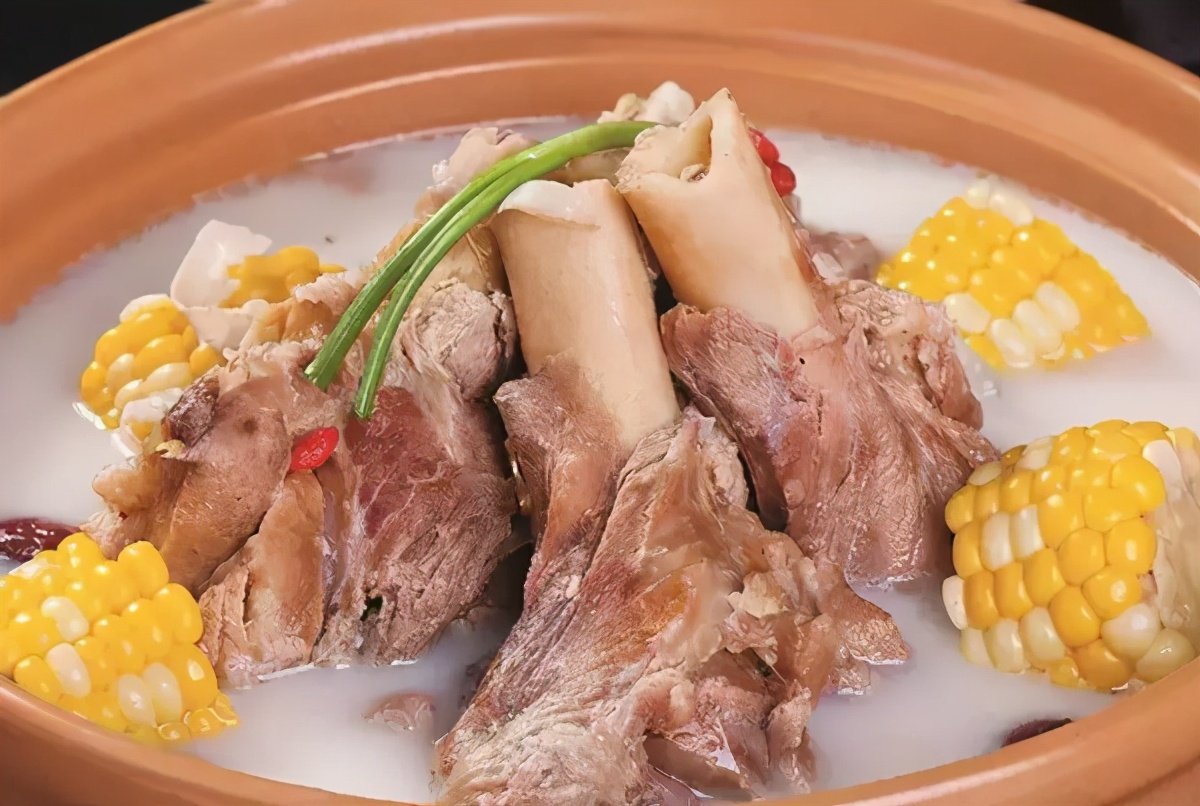 春天到了月季花咋还没开花,到了春天月季的枯叶不掉怎么办