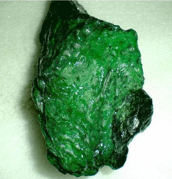 翡翠原石铁龙生是什么意思,花青翡翠和铁龙生的区别