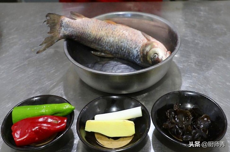 吃鱼时怎样做鱼肉嫩滑,鱼肉怎么过油