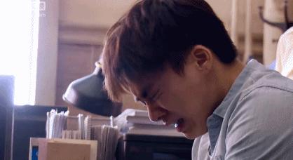 经常胡思乱想的人是因为内耗吗,怎么解决内心内耗胡思乱想