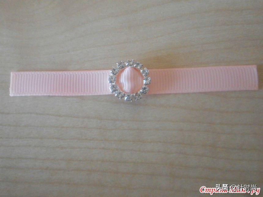 丝带儿童头花蝴蝶结手工制作过程,丝带蝴蝶结头花制作教程