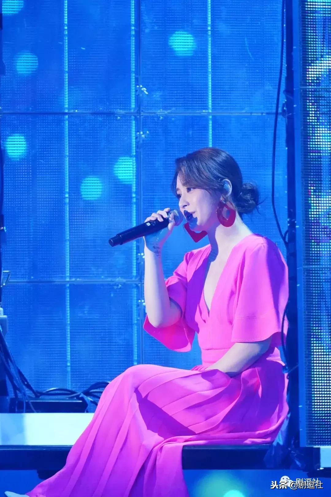 江苏卫视跨年是全开麦吗,江苏卫视跨年晚会live