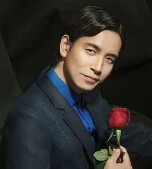 《万万》系列播出八年，配角凭借《扬名立万》一鸣惊人，主角沉寂